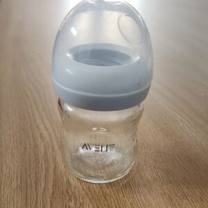 Avent Glass Baby Bottle 4 Ounce with Cap- No Nipple Included